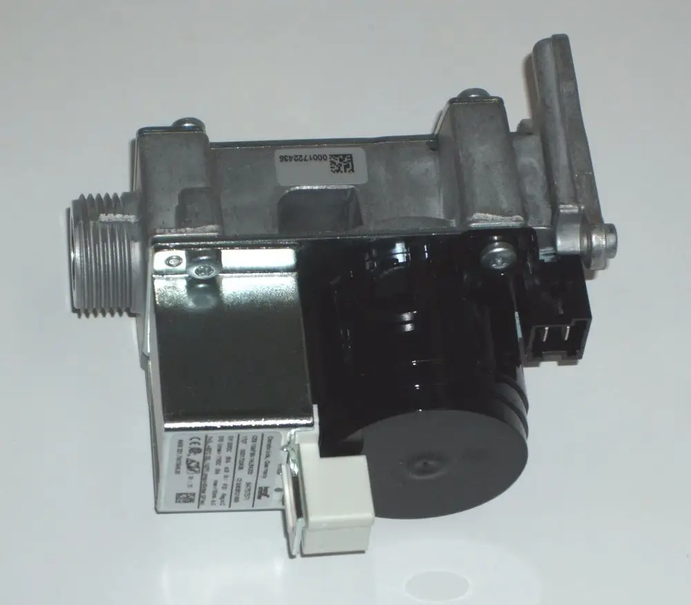 Daikin Gas-Ventil mit metallischem Gehäuse und schwarzem Motor. Anschlüsse für Elektrik und Gas sind deutlich erkennbar.